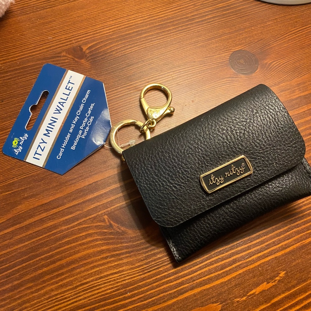 Itzy Ritzy keychain wallet. New never used